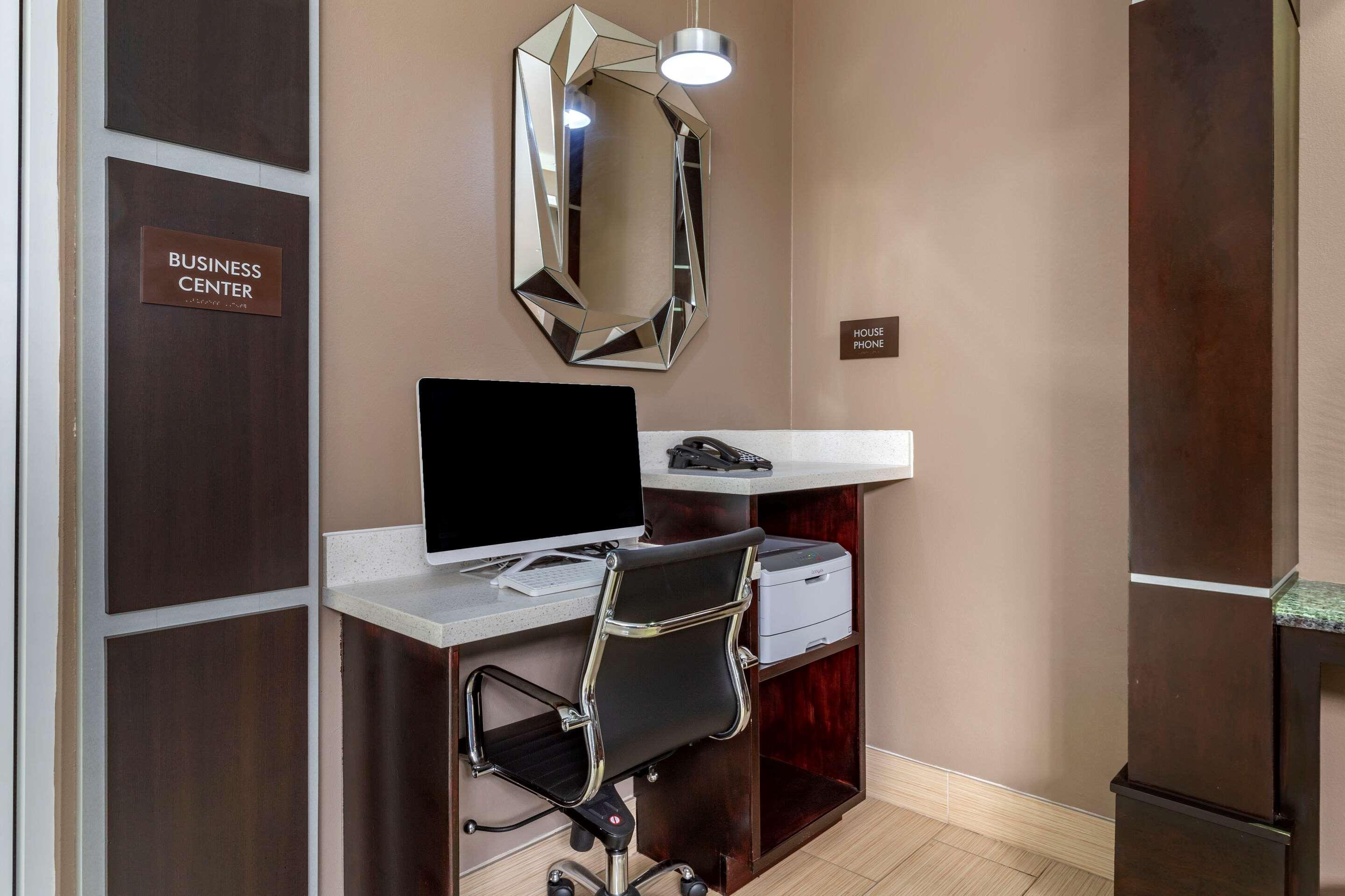 קליבלנד Comfort Inn & Suites מראה חיצוני תמונה